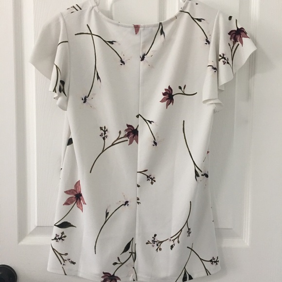 Dynamite Floral Blouse - Picture 2 of 2